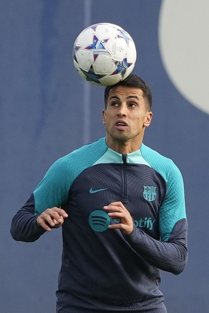 关于今晚体能课后；西汉姆主帅复盘备战欧冠；球迷炸锅；临场指挥获称赞的信息