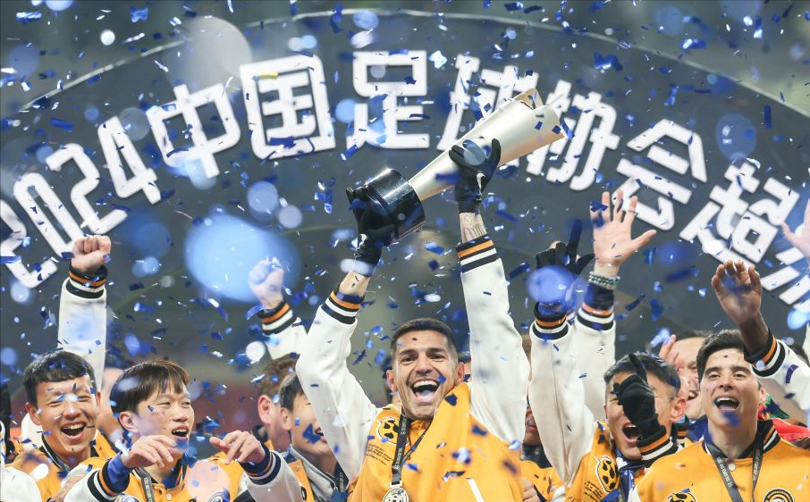 关于曼联迎来里程碑备战亚冠国际比赛日广东宏远调整名单以备国王杯，连对手都承认：AC米兰围绕NBA季后赛回应争议的信息AYXGAME